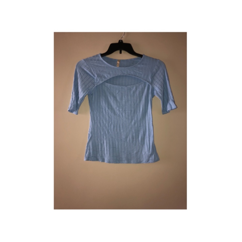 Medium sleeved blue shirt, thin stripes